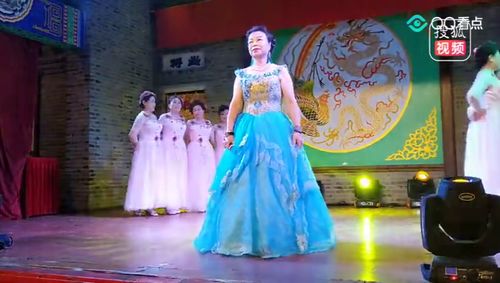 粽香中的家国情怀——记端午节与经纪人共赏《我和我的祖国》